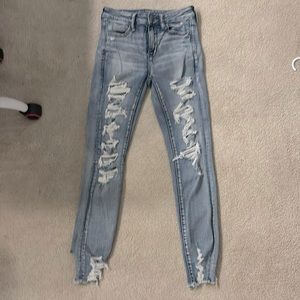 Light wash American eagle jeans!!